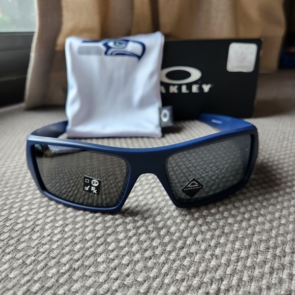 Oakley Seattle Seahawks Sunglasses - Picture 4 of 6